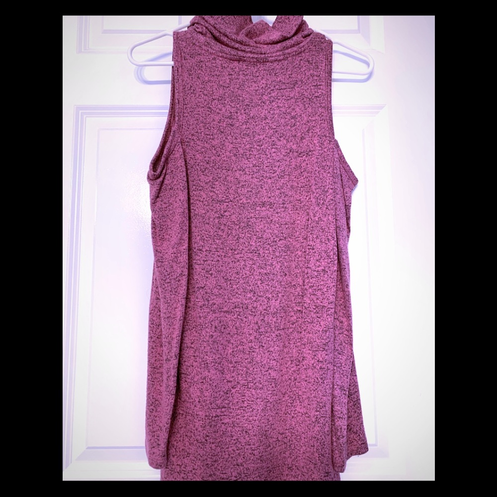 Long sleeve turtleneck with shoulders missing